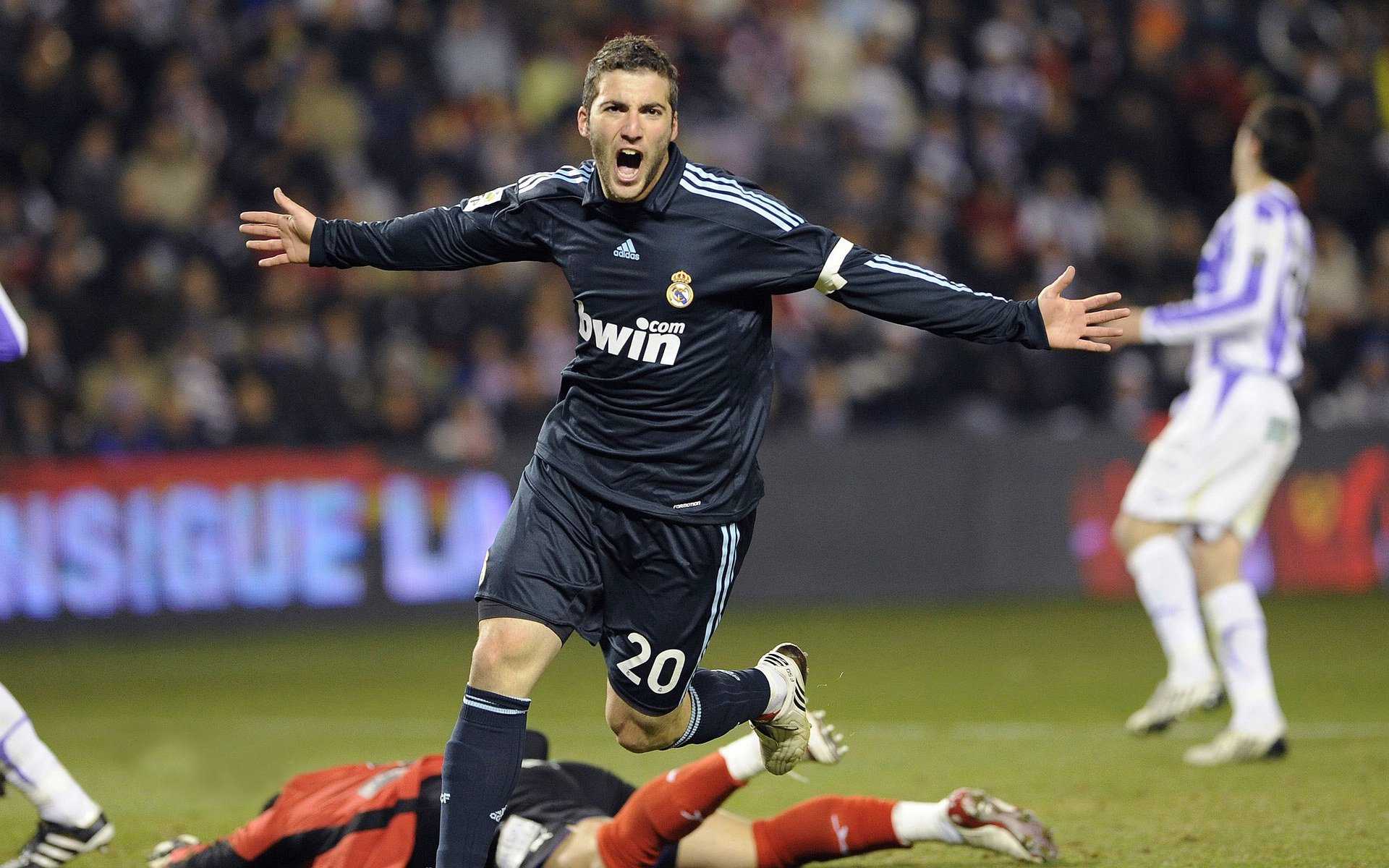 摩纳哥中场球员展现出色，或将对比赛产生重要影响，摩纳哥出品的球星